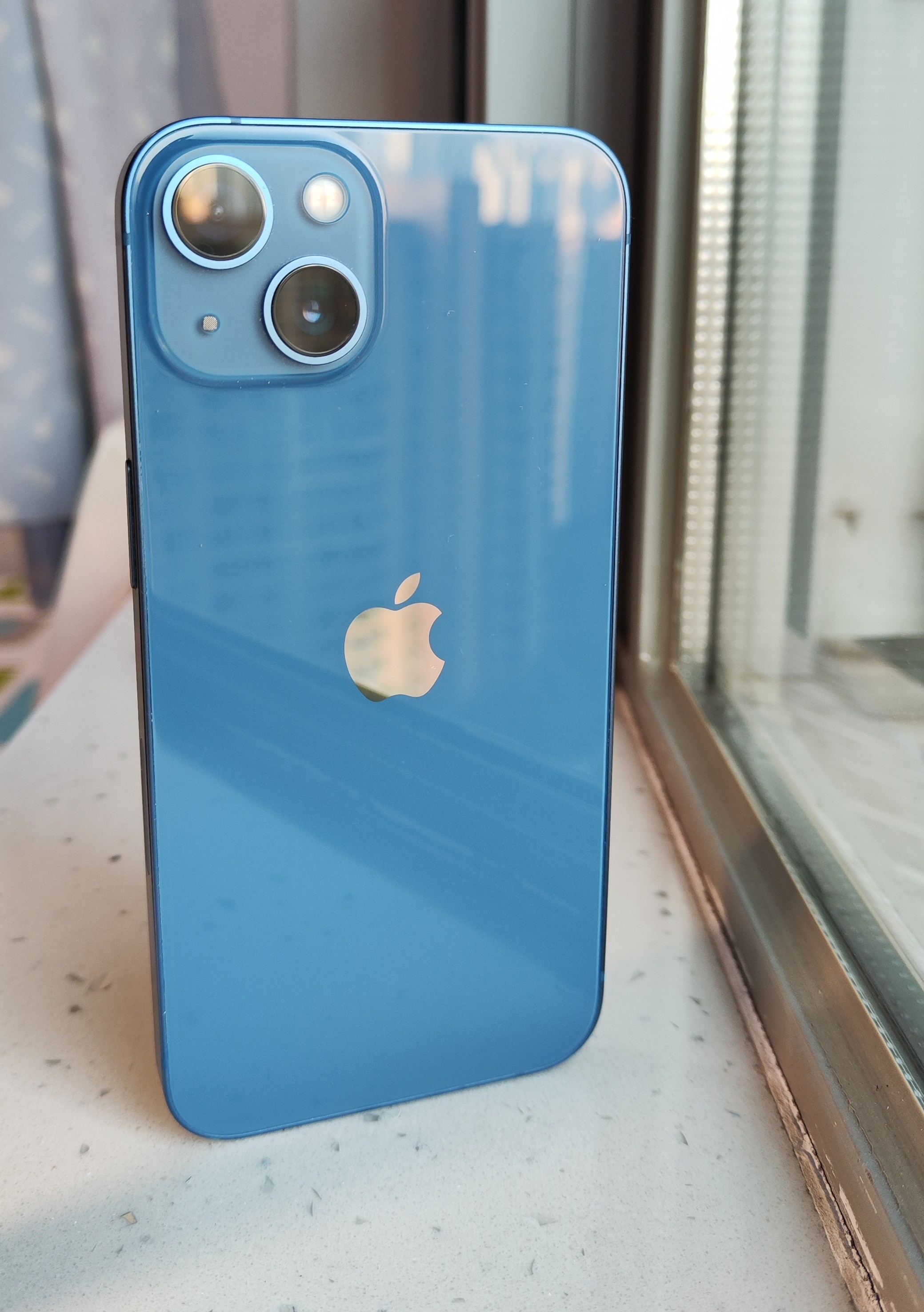 iPhone 13 雀羽蓝背面（光面玻璃材质）